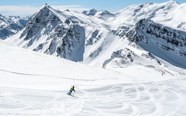 Majówka w Tignes - Wiosenny Wyjazd na Snowboard i Narty do Francji