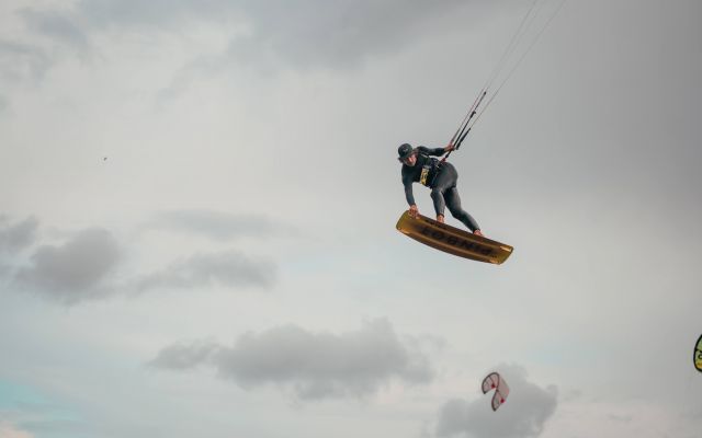Obóz kitesurfingowy dla dorosłych - Student Camp - Kite, Surf & Chill 2026