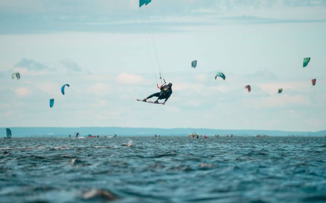 Obóz kitesurfingowy dla dorosłych - Kite, Surf & Chill 2026