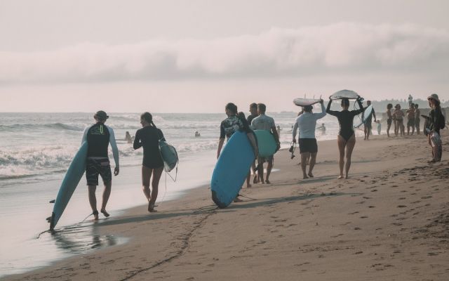 Obóz surfingowy dla rodzin Surf & Yoga Family Camp Bali 2024